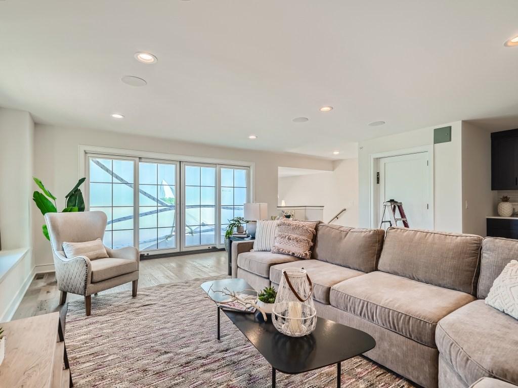33 2nd Floor Family Room.jpg