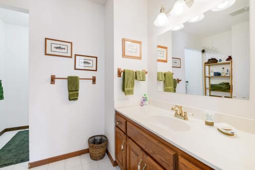 Full Bathroom Upper Level between 2 bedrooms