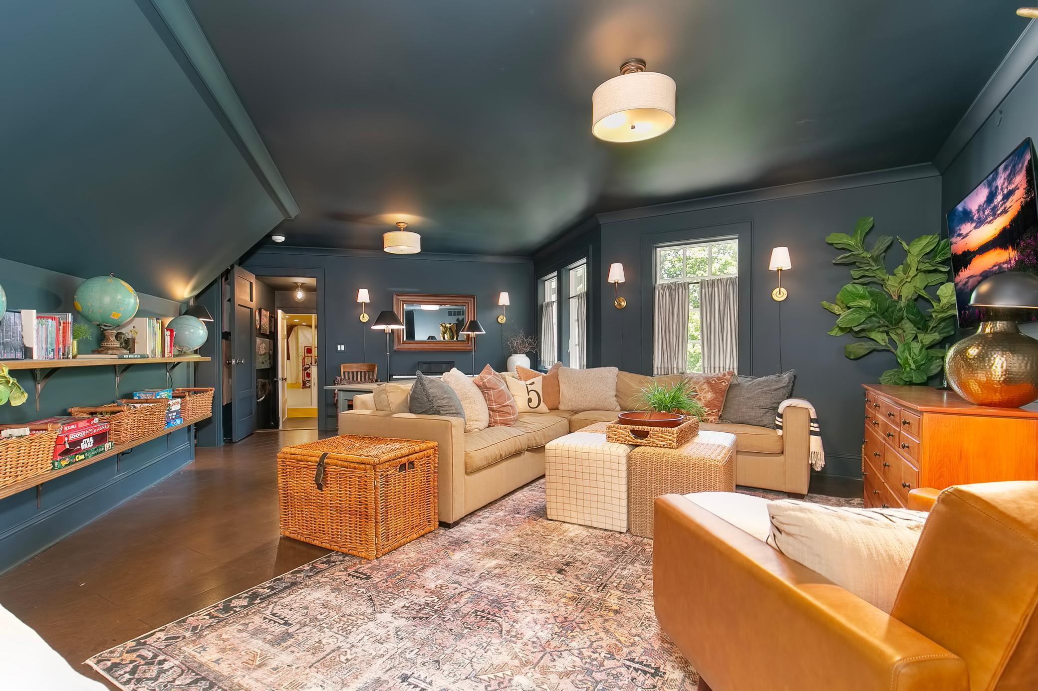 Bonus Room // Upper Level