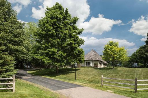1000 Old Crystal Bay Road, Wayzata, MN 55391