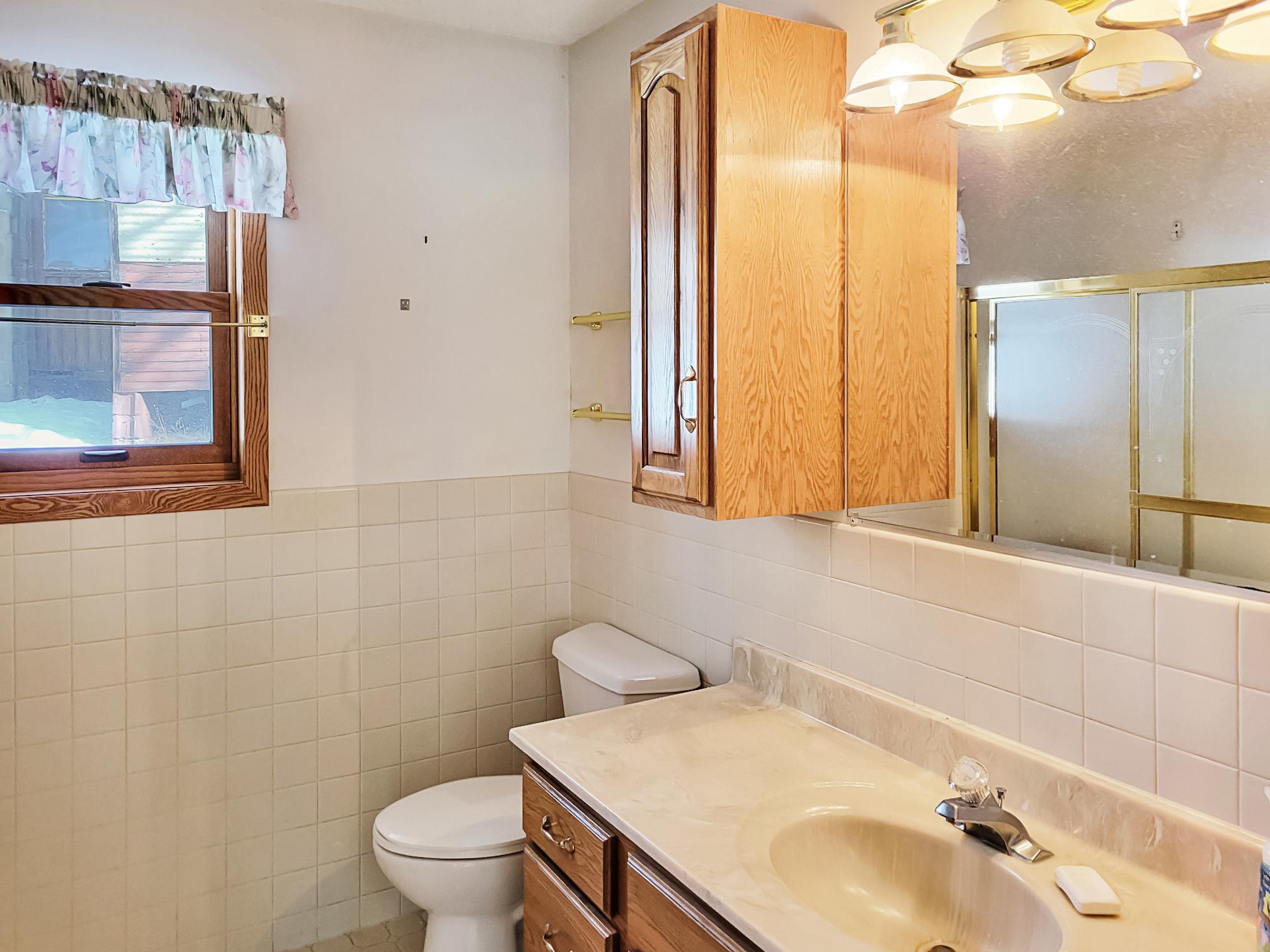 Full upstairs bathroom