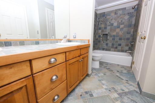 2710 Le Homme Dieu Heights NE, Alexandria, MN 56308