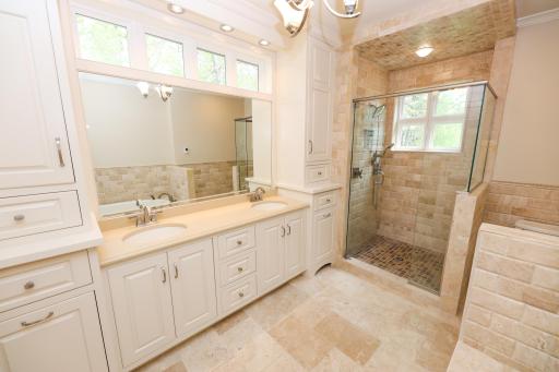 2710 Le Homme Dieu Heights NE, Alexandria, MN 56308