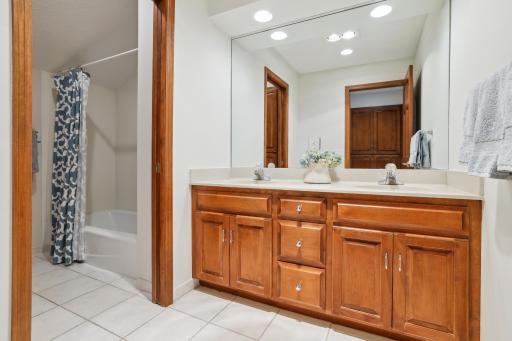 6901 Auto Club Road, Bloomington, MN 55438