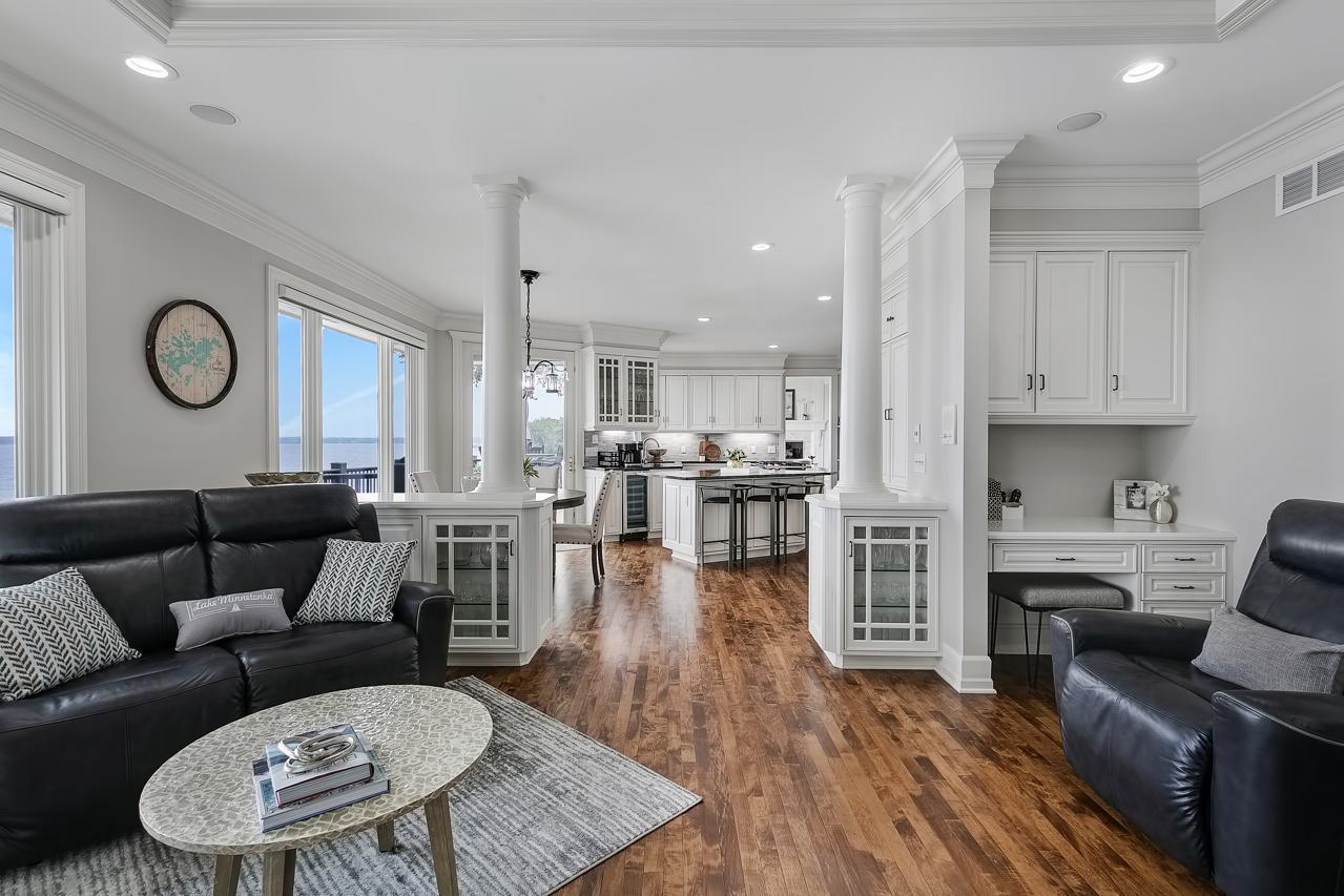 Entertaining Room Toward Kitchen.jpg