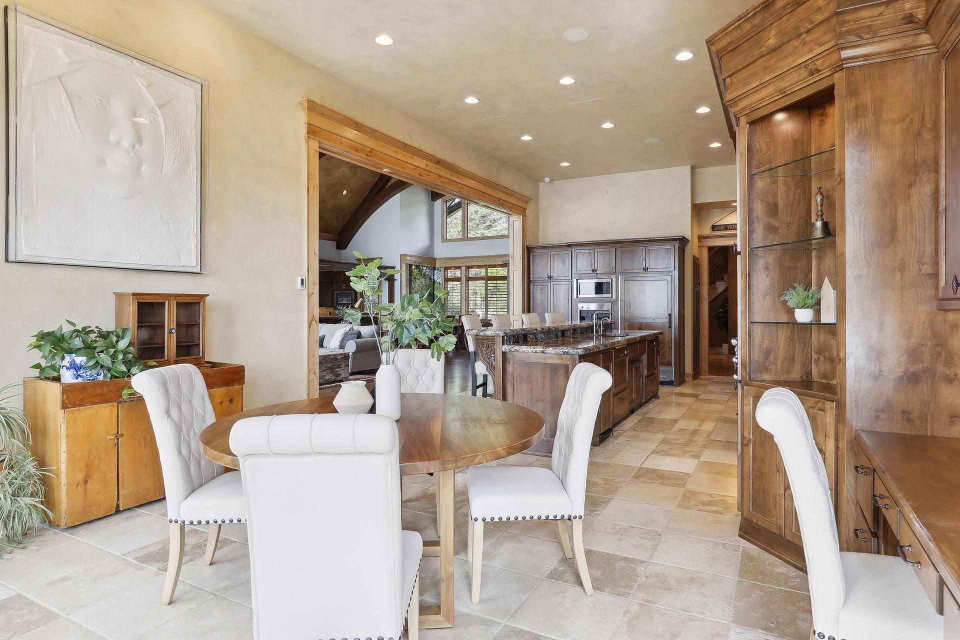 Eat in kitchen