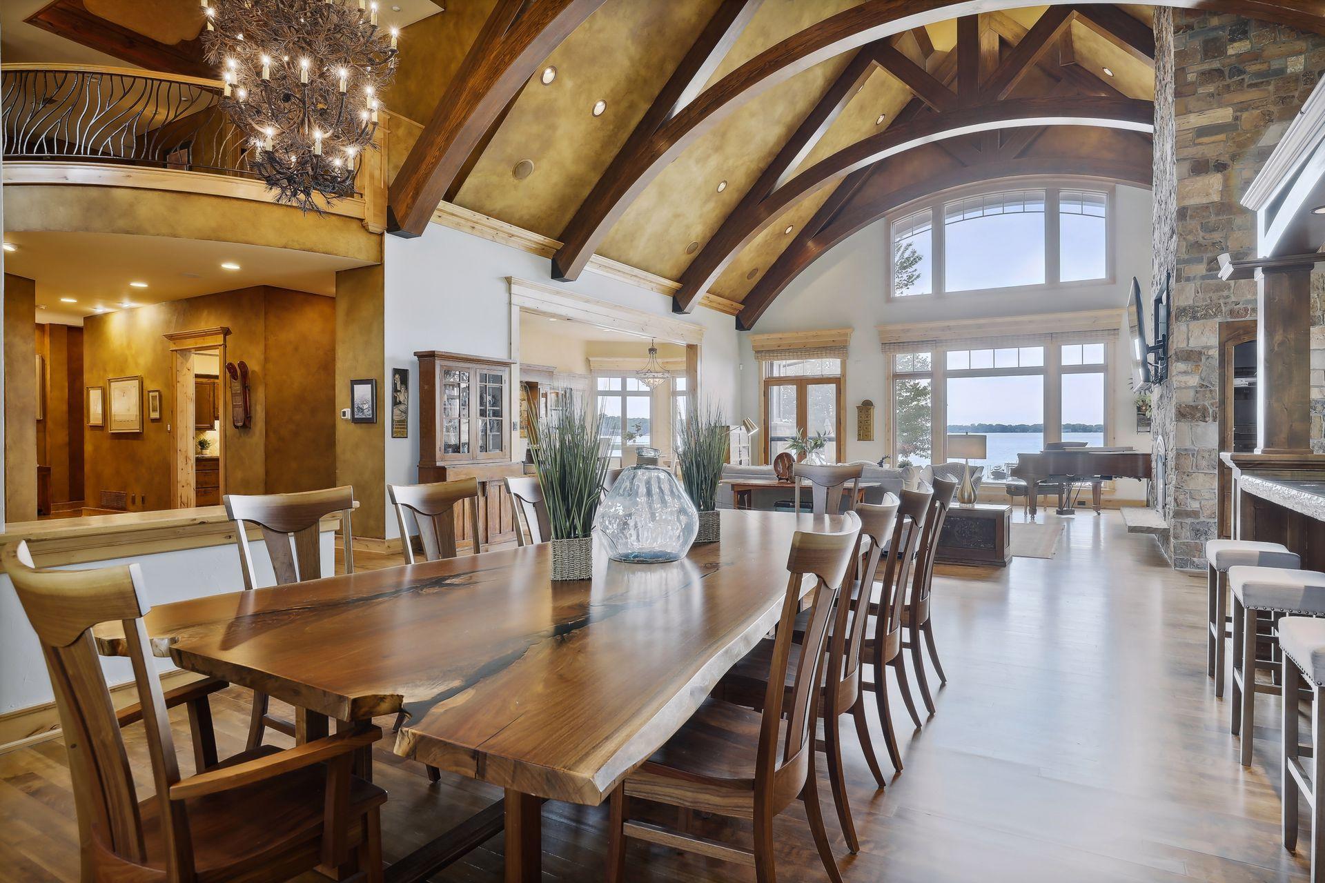 A true Lake Lodge like experience that offers a perfect family gather space and the entertainment experience is awesome!