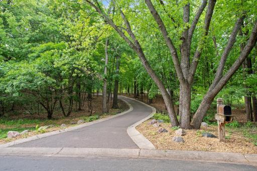 10 Gideons Point Road, Excelsior, MN 55331