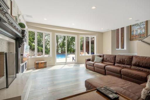 10 Gideons Point Road, Excelsior, MN 55331