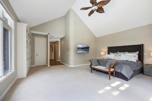 10 Gideons Point Road, Excelsior, MN 55331