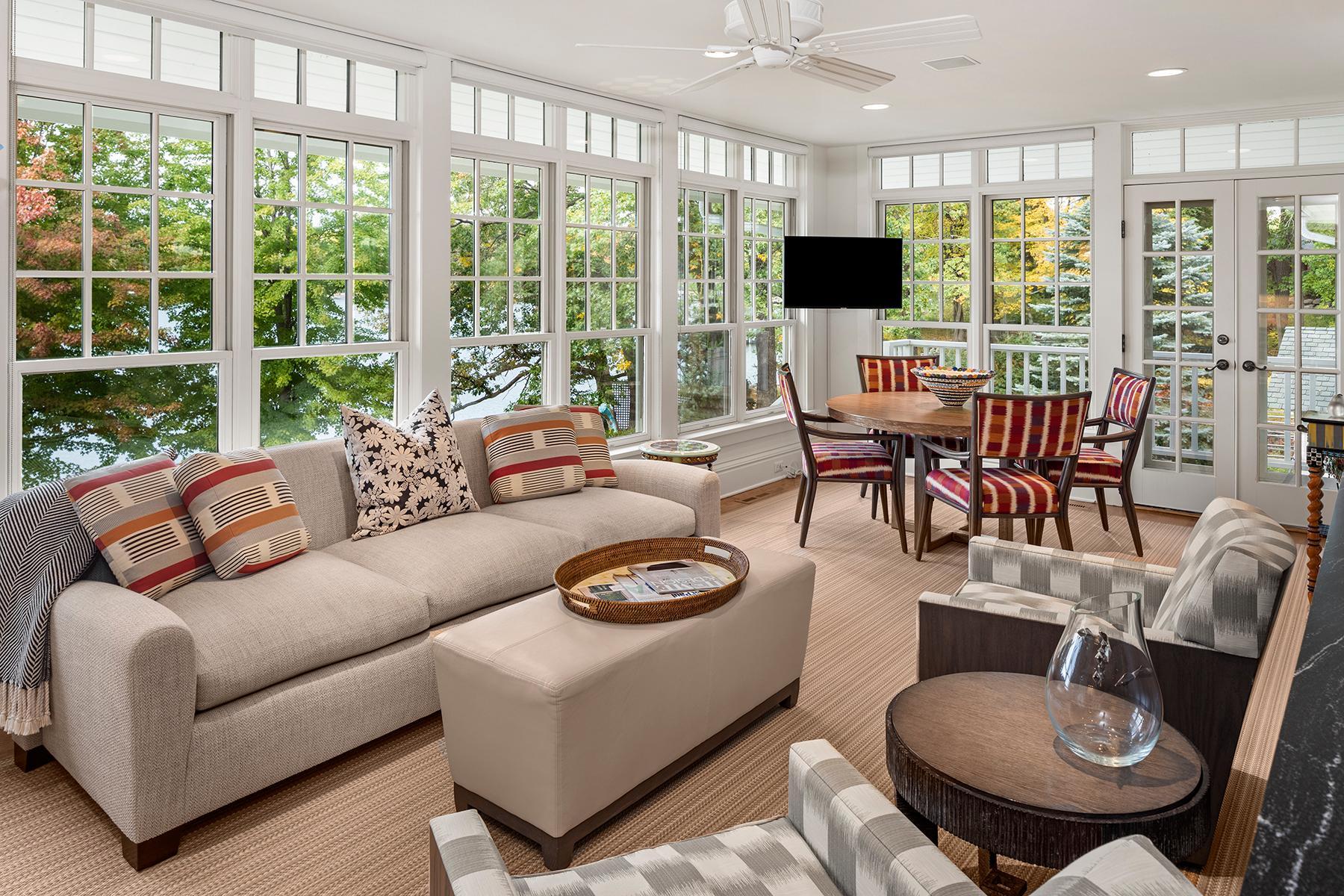 Kitchen Seating Area