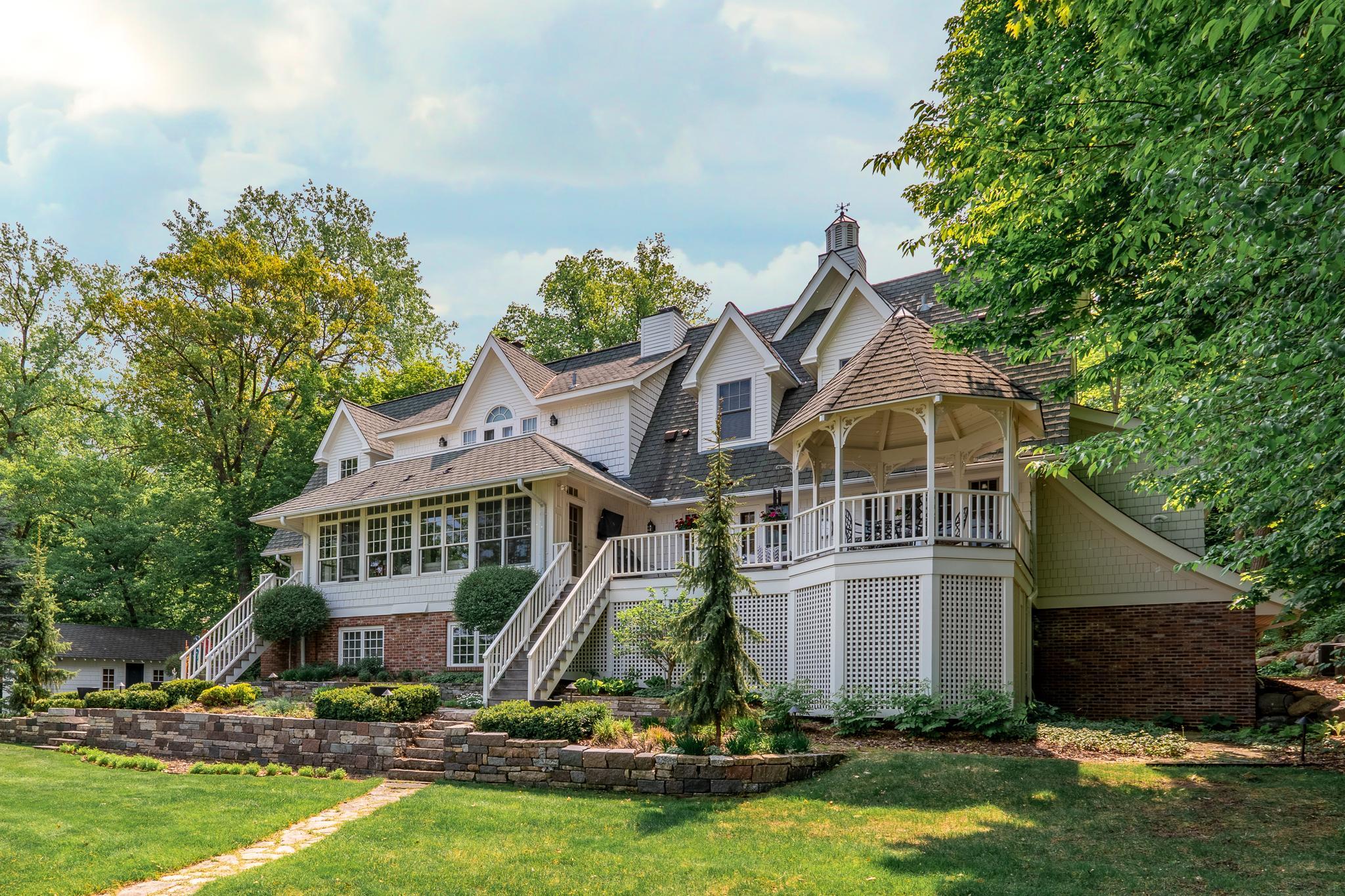 Welcome to 21020 Oak Lane!