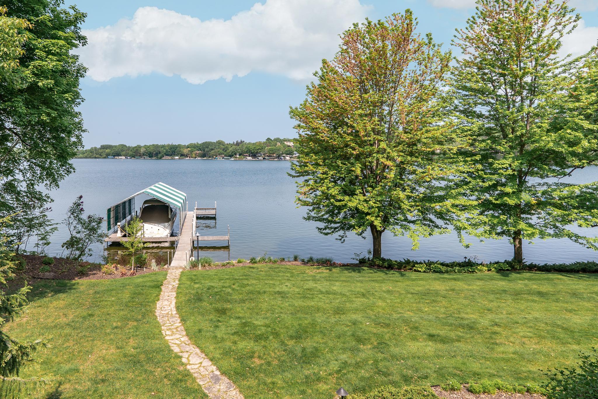 Enjoy the Lake Life!