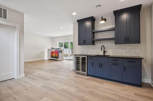 345 Margaret Circle, Wayzata, MN 55391