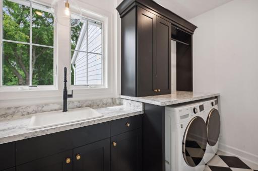 345 Margaret Circle, Wayzata, MN 55391
