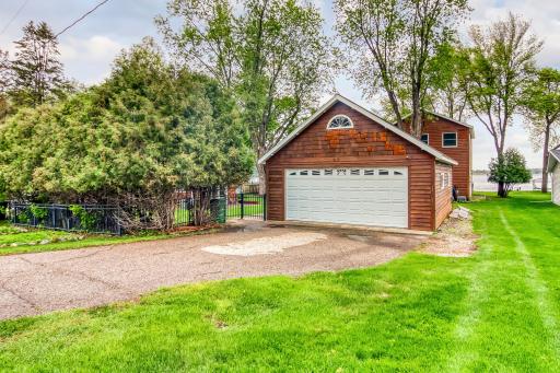432 Shorewood Drive, Detroit Lakes, MN 56501