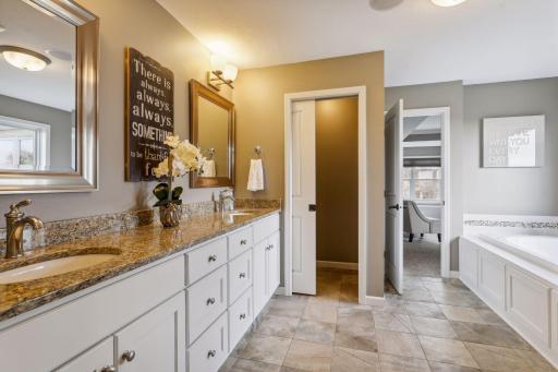 3887 Paradise Cove N, Stillwater, MN 55082