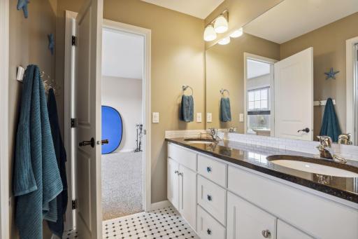 3887 Paradise Cove N, Stillwater, MN 55082