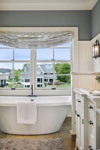 77 Monarch Way, North Oaks, MN 55127