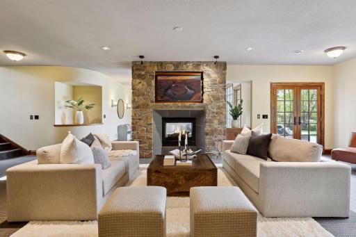 77 Monarch Way, North Oaks, MN 55127