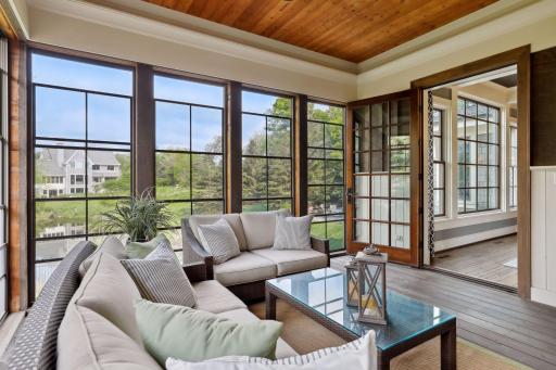 77 Monarch Way, North Oaks, MN 55127
