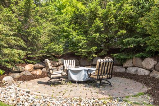 77 Monarch Way, North Oaks, MN 55127