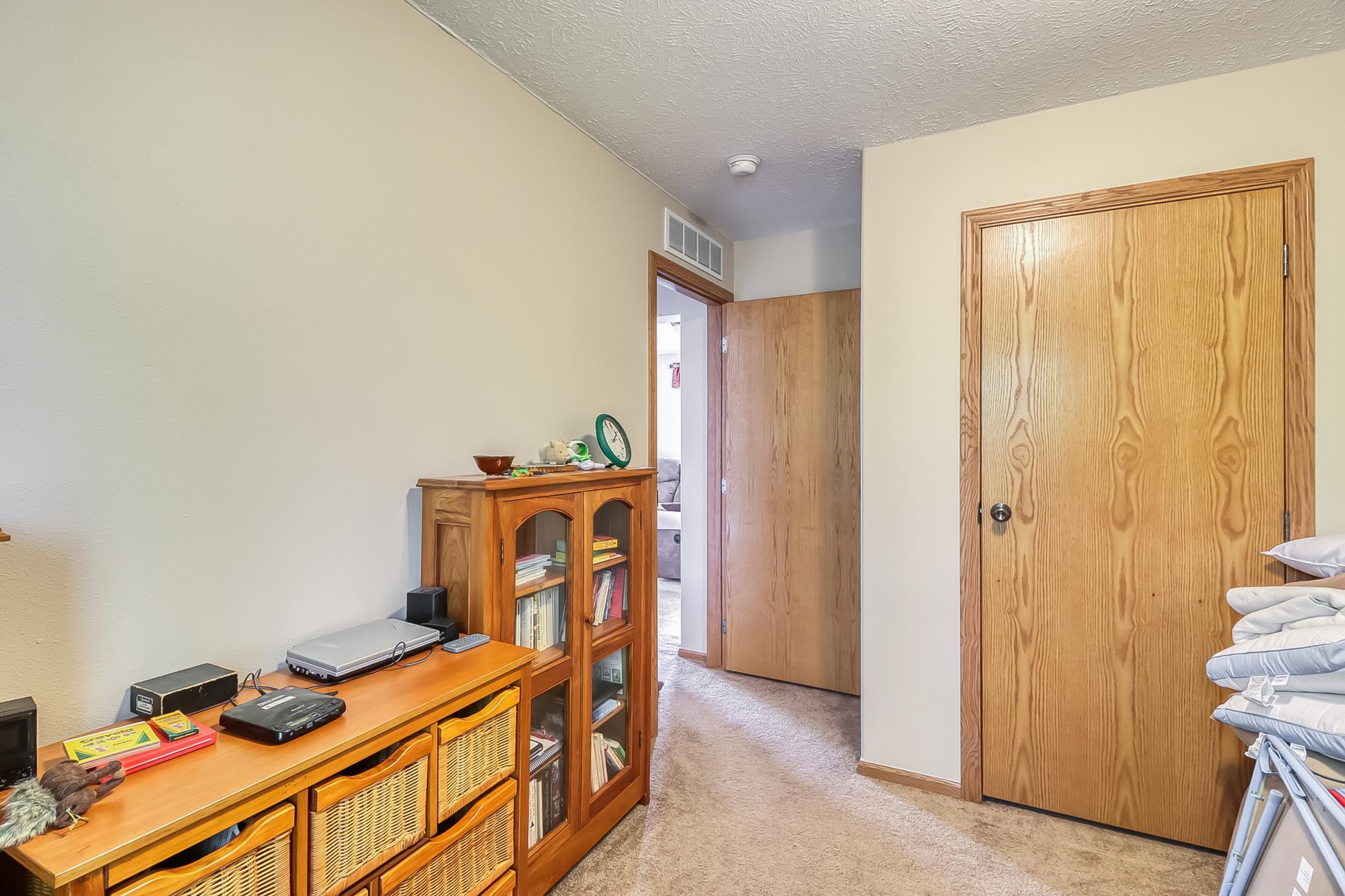Bedroom1_2.jpg