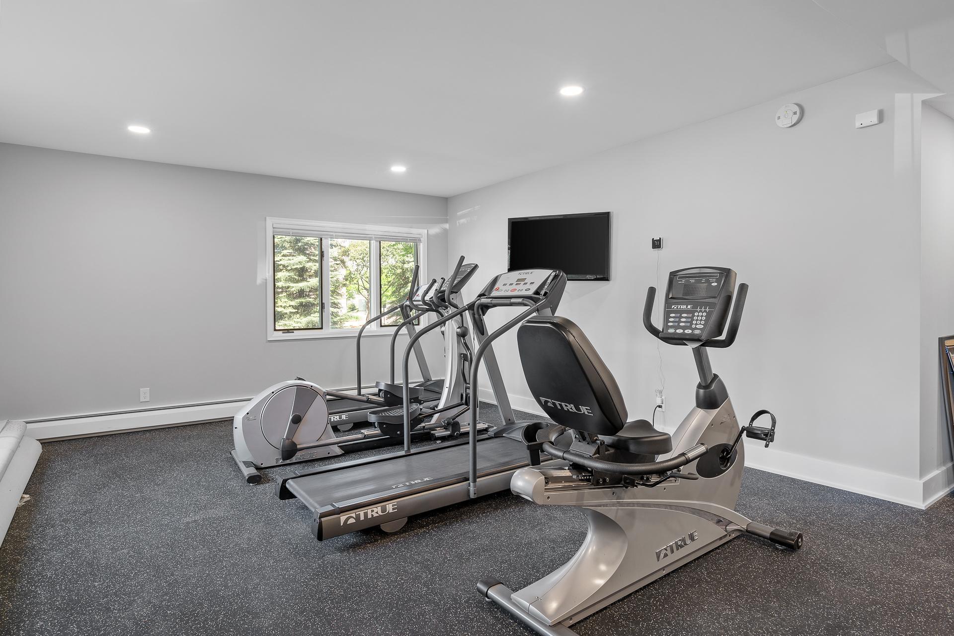 540 Indian Mound St MLS-26.jpg