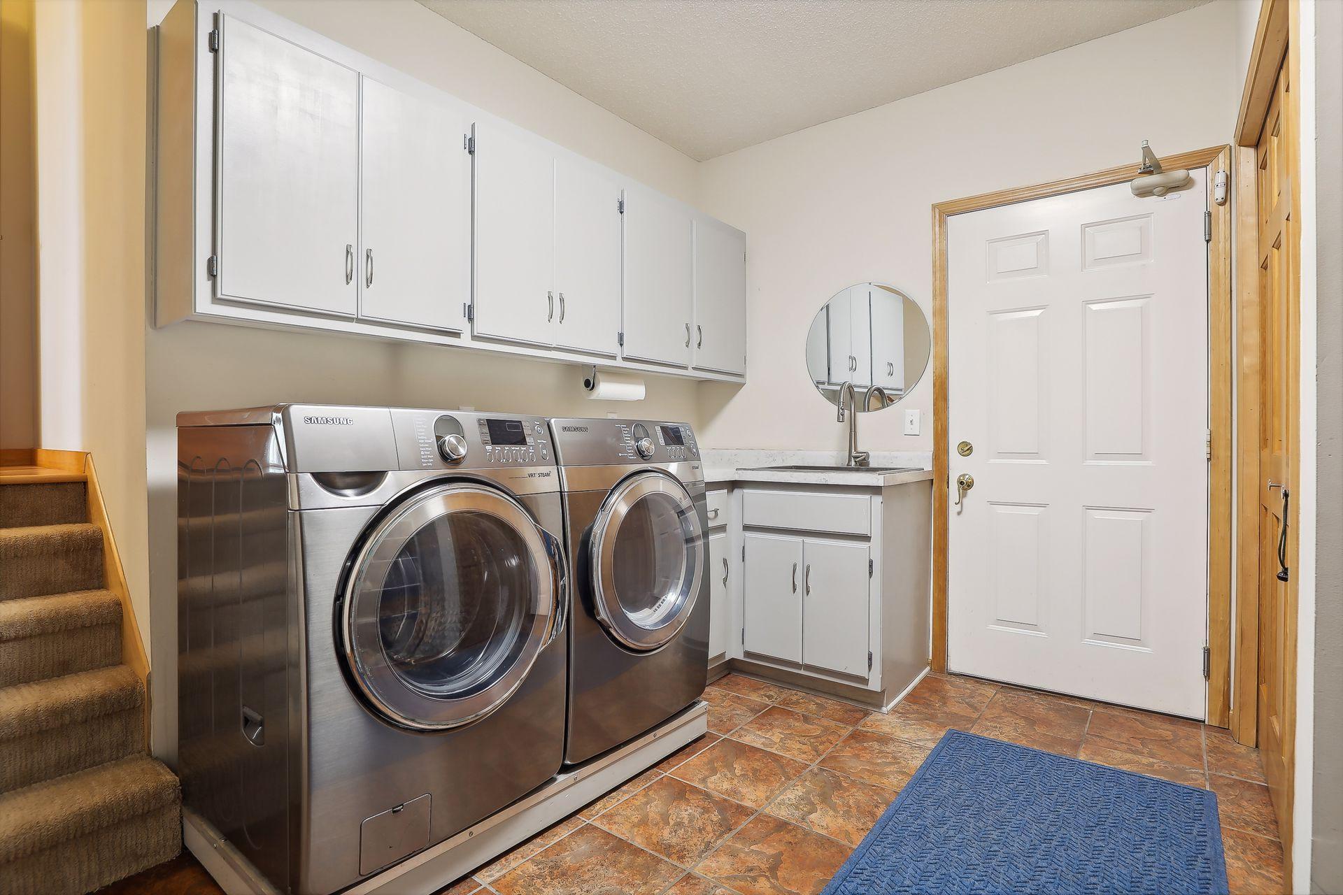Main floor laundry and mudroom