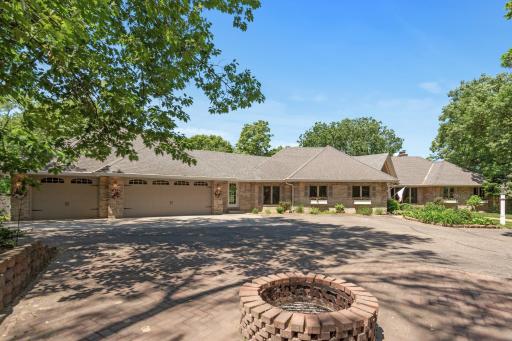 5605 Vagabond Lane N, Plymouth, MN 55446