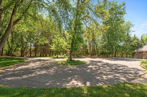 5605 Vagabond Lane N, Plymouth, MN 55446