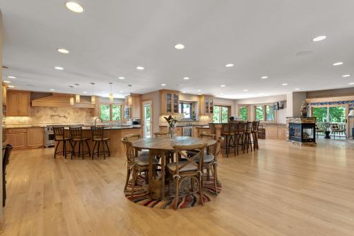5605 Vagabond Lane N, Plymouth, MN 55446