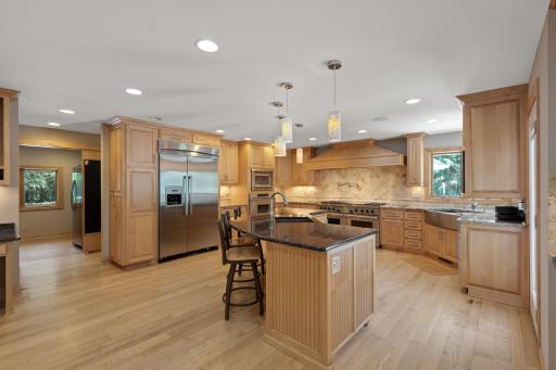 5605 Vagabond Lane N, Plymouth, MN 55446