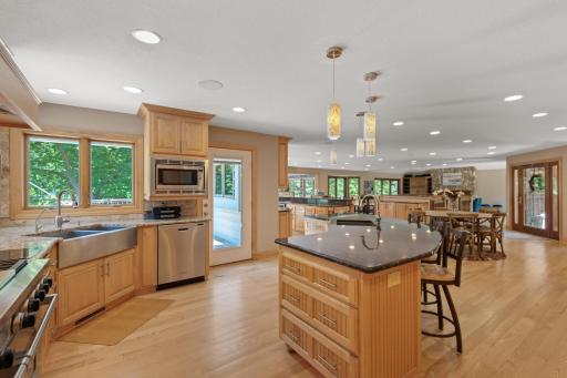 5605 Vagabond Lane N, Plymouth, MN 55446