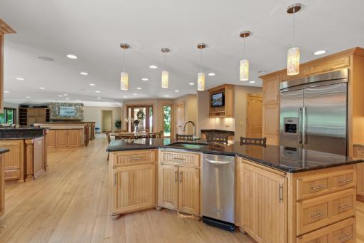 5605 Vagabond Lane N, Plymouth, MN 55446