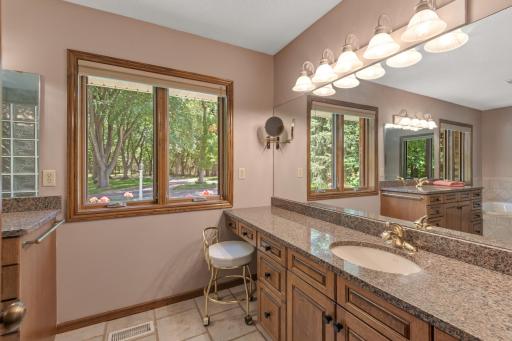 5605 Vagabond Lane N, Plymouth, MN 55446