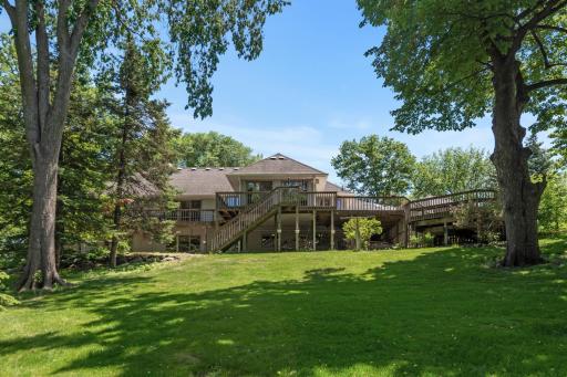 5605 Vagabond Lane N, Plymouth, MN 55446