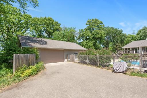 5605 Vagabond Lane N, Plymouth, MN 55446