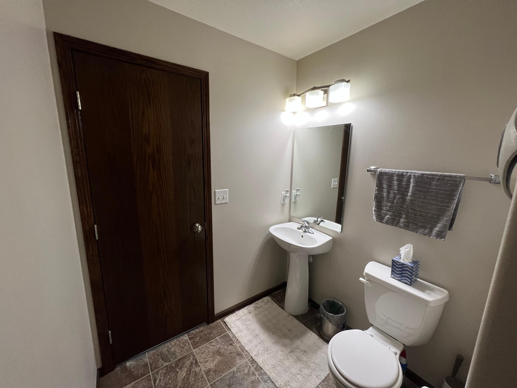 mainfloor 1/2bath