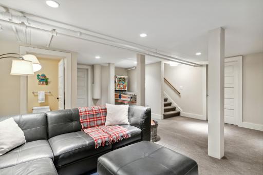 2691 E Lake Of The Isles Parkway, Minneapolis, MN 55408