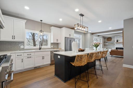 716 Lake Point Drive, Chanhassen, MN 55317