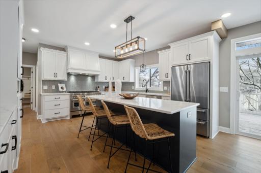 716 Lake Point Drive, Chanhassen, MN 55317