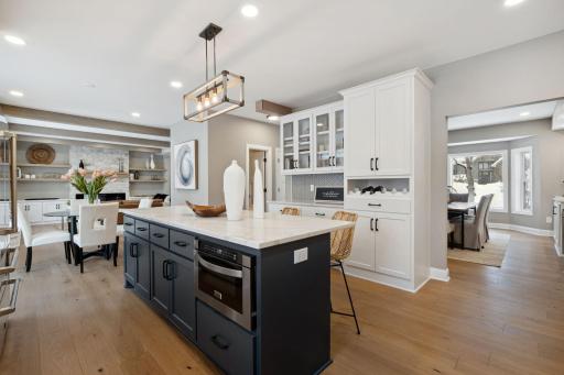 716 Lake Point Drive, Chanhassen, MN 55317