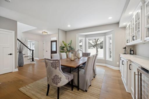 716 Lake Point Drive, Chanhassen, MN 55317