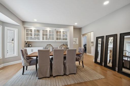716 Lake Point Drive, Chanhassen, MN 55317