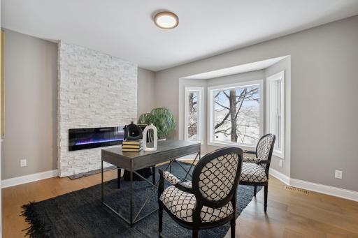 716 Lake Point Drive, Chanhassen, MN 55317