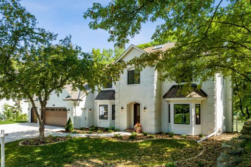 716 Lake Point Drive, Chanhassen, MN 55317