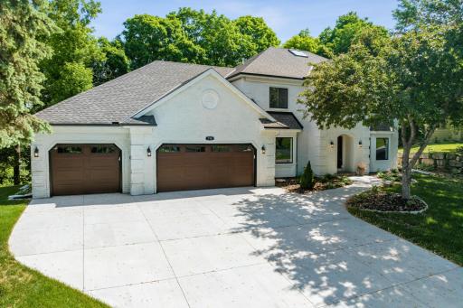 716 Lake Point Drive, Chanhassen, MN 55317