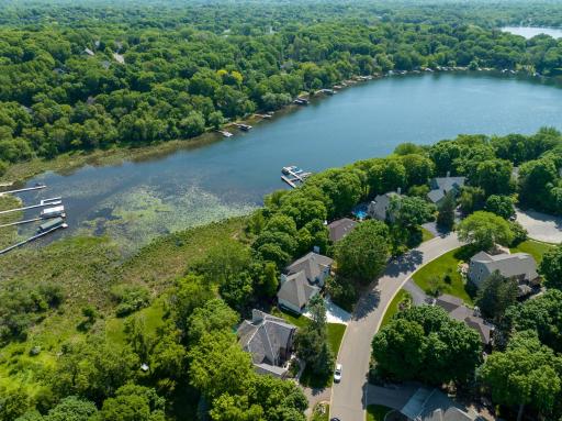 716 Lake Point Drive, Chanhassen, MN 55317