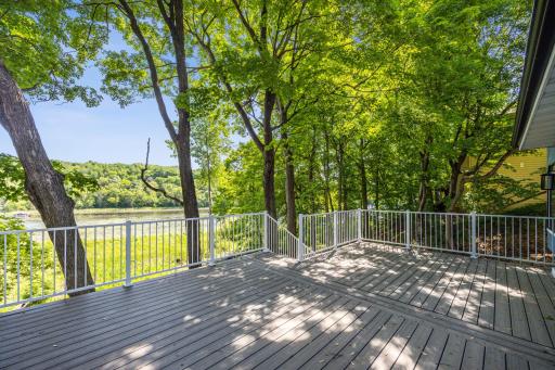 716 Lake Point Drive, Chanhassen, MN 55317
